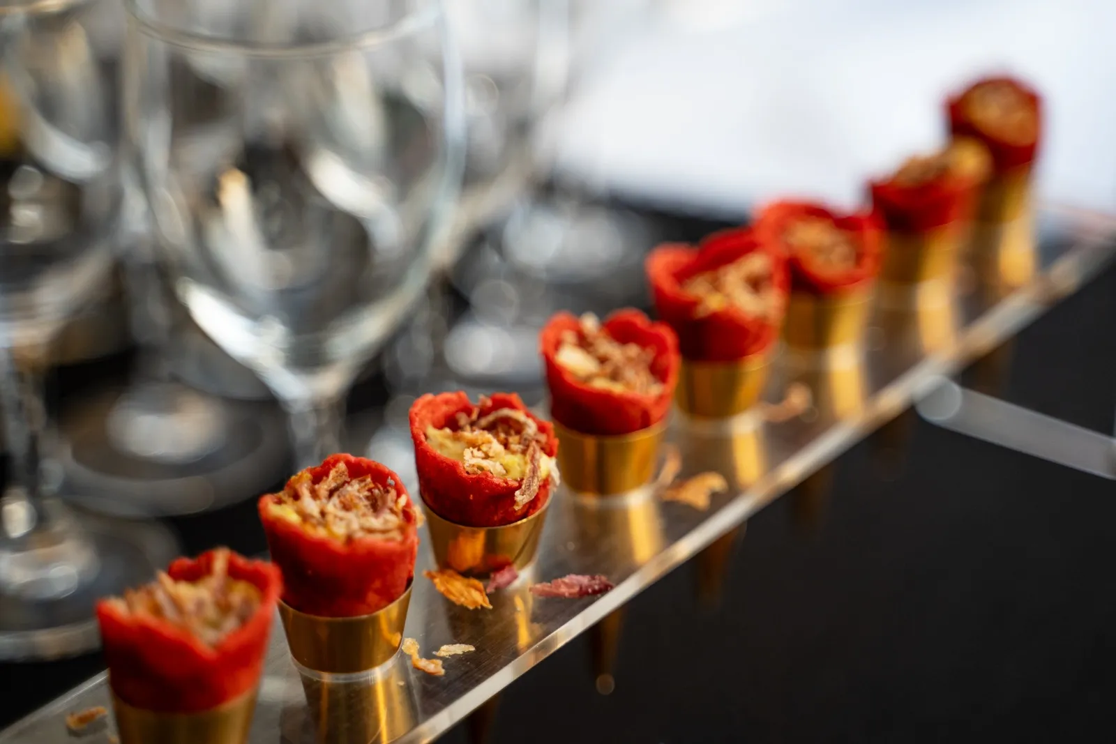 Apéritif dînatoire présentation dorée - Traiteur Montpellier